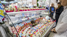 Натуральные и экологически чистые молочные продукты из Новосибирской области охотно приобретают за рубежом — во всем мире в тренде здоровое питание. Фото: Андрей Заржецкий