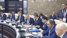 В рамках форума обсуждались такие вопросы, как роль регионов в формировании евразийского транспортно-логистического каркаса в парадигме экономических коридоров, перспективы развития транспортного коридора «Сибирь/Урал — Казахстан — Азия», снятие инфраструктурных ограничений в направлении Россия — Казахстан — КНР. Фото: nso.ru