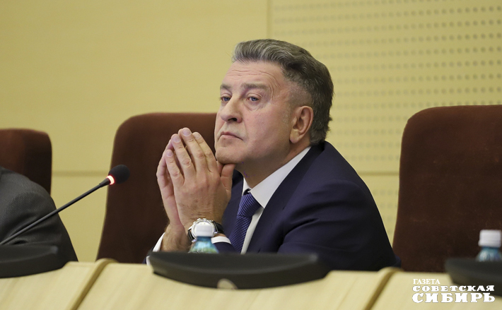 Председатель Заксобрания региона Андрей Шимкив предложил вернуться к обсуждению реализации нацпроектов в январе-феврале будущего года, когда будут подведены окончательные итоги. Фото: Андрей Заржецкий