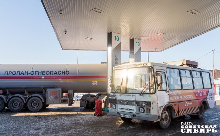 Новосибирская область снова начнет вести учет автомобилей, которые удалось перевести на природный газ. Чем активнее граждане будут демонстрировать интерес к экологичному топливу, тем меньше сомнений останется в правильности выбранного курса. А не ожидается ли в этой связи рост цен на установку газобаллонного оборудования в автосервисах Новосибирска? Для иномарок это удовольствие и сейчас недешевое. Об этом мы поговорим с экспертами в последующих номерах «Советской Сибири». Фото: Андрей Заржецкий