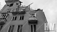 «В историческом центре Орджоникидзевского района в Мариуполе восстановительные работы проводит ООО «ВНР» из Новосибирска. Дома получили очень серьезные повреждения, и на их восстановление требуется много времени и сил. Ведь, помимо ремонта конструктивов и коммуникаций, мы должны позаботиться о сохранении исторического облика Мариуполя», — сообщил генеральный директор подрядной организации Дмитрий Лактионов. Для того чтобы подать тепло на участок, строители используют блочно-модульные котельные. Фото: vk.com/newmrpl_adm