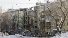 Ситуация с ликвидацией последствий ЧП и расселением жильцов пострадавшего дома — экзамен для власти, насколько каждый чиновник на своем месте способен оперативно и эффективно решать положенные ему в рамках компетенций и полномочий задачи. В идеале — без напоминаний. Фото: Андрей Заржецкий