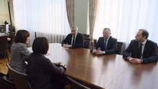 Рабочая встреча губернатора Андрея Травникова с заместителем министра образования России Ольгой Петровой по вопросам создания курса «Основы российской государственности». Фото: nso.ru
