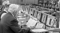 Члены экологической комиссии Заксобрания внимательно ознакомились с представленными данными по загрязнению новосибирского воздуха и пришли к выводу: систему мониторинга, безусловно, надо развивать, но сначала необходимо решить более насущные вопросы. Фото: Андрей Заржецкий