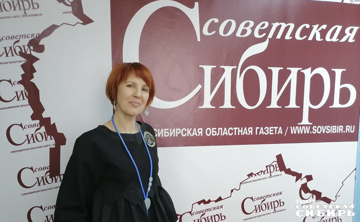 Оксана Боцан, волонтер: «Мы не делим бойцов на своих и чужих, сибиряков или москвичей. Все ребята — наши. Тыл не спит, тыл работает, мы тоже здесь как на войне. Не стоит бояться обращаться к волонтерам за помощью, но меры предосторожности нужно соблюдать: не называть свои данные, местоположение. На волонтеров могут выйти родственники, рассказать проблему, мы всегда поможем ее решить. А сами родственники и все желающие могут помогать фронту не только деньгами. Нам нужны руки: делать маскировочные сети, блиндажные свечи, вязать носки, готовить сухпайки, армейский душ, шить маскхалаты и гамаши. Нужны автоволонтеры. Если все мы объединимся, спецоперация закончится намного быстрее». Фото: Юлия Назаренко