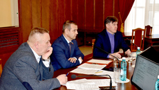 Депутаты Заксобрания заслушали отчет регионального омбудсмена за прошлый год — председатель комитета по госполитике Игорь Умербаев отметил высокий уровень взаимодействия между уполномоченным по правам человека и парламентариями. Фото: upch.nso.ru
