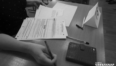 Паспорт, две ручки, бланк регистрации и контрольно-измерительные материалы — больше на экзамене ничего не понадобится. Кроме знаний, естественно.
Фото: архив ИД «Советская Сибирь»