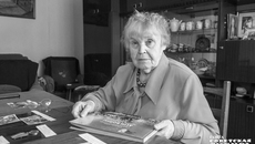 Маргарита Орлова показала нам альбом, изданный к 75-летию Победы в Великой Отечественной войне, «Дети войны активны и по-прежнему в строю». Фото: Андрей Заржецкий