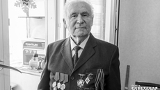 Василию Григорьевичу Голоскокову удалось выжить в аду фашистского концлагеря — в своих воспоминаниях он стремится рассказать будущим поколениям, сколько бед и страданий приносит война. Фото: Андрей Заржецкий