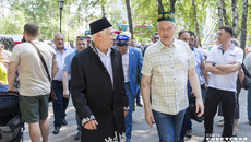 Глава региона Андрей Травников и Президент Совета общественной организации «Региональная татарская национально-культурная автономия Новосибирской области» Амир Гареев. Фото: Андрей Заржецкий