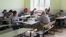 Студенты профильных вузов сейчас готовятся к защите дипломов. Но никто не знает, будут ли они работать по специальности. Фото: Андрей Заржецкий