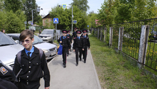Безопасность важна не только на подходе к школе, но и на протяжении всего маршрута: там не должно быть заброшенных строек, сломанных заборов и других опасных объектов. Фото: nso.ru