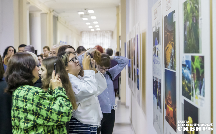 Фотовыставка включает 58 форматных планшетов и, по случаю празднования Дня образования Китая, имеет два тематических направления — «Блистательное десятилетие Китая в новую эпоху» и «Красивый Китай».
Фото: Андрей Заржецкий