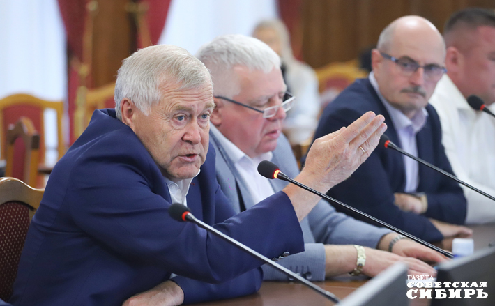 Депутат Законодательного собрания Александр Тепляков убежден: выполнить требования федерального закона в том виде, как сейчас, нереально. Но всегда есть возможность искать другие варианты. Фото: Андрей Заржецкий