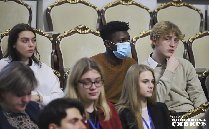 Участниками «Новосибирской модели ШОС» стали студенты-первокурсники новосибирских вузов самых разных национальностей. Не исключено, что именно им завтра придется укреплять дружбу и сотрудничество между нашими странами. Фото: Андрей Заржецкий