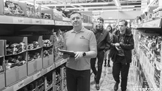 Недавно в Новосибирске открылись магазины формата «жесткий дискаунтер» под брендом «Чижик». Из крупных в столице региона также можно назвать «Маяк» и «Светофор». Фото: Андрей Заржецкий