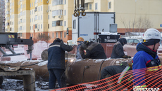 И. о. мэра города Олег Клемешов назвал УК, которые оказались неспособны работать в экстремальных условиях, — это «СПАСДом» и «Домовой» в Кировском районе и «Служба заказчика ЖКХ Ленинского района». «Понятно, что там ветхий жилой фонд и действительно есть объективные трудности. Но это никак не снимает ответственности с управляющих компаний по обеспечению жителей теплом», — уверен градоначальник. Фото: Андрей Заржецкий