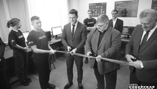 Символическая красная ленточка перерезана — киберполигон для подготовки специалистов по информационной безопасности открыт. Здесь будут учить «белых хакеров», аналитиков и специалистов быстрого компьютерного реагирования. Фото: Андрей Заржецкий