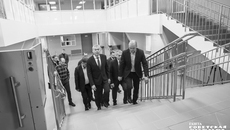 Один из знаковых школьных запусков прошлого года — открытие в марте в поселке Восход Новосибирского района образовательного центра. Старая местная школа была переполнена в пять раз от своих возможностей, дети учились в три смены. В центре же теперь не только учатся на уроках. Для развивающих занятий по интересам приспособили десятки помещений — от театральных гримерок до кабинетов по 3D-моделированию и робототехнике. Такой видится современная школа. Фото: архив ИД «Советская Сибирь»