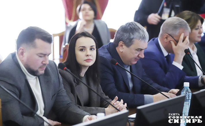 Депутаты поддержали предложение предоставить Почте России налоговые льготы, но поможет ли эта мера? Инвестиционный налоговый вычет, предоставленный полтора года назад ресурсоснабжающим организациям, увы, не уберег жителей столицы Сибири от коммунального коллапса. Фото: Андрей Заржецкий