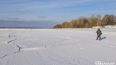На водоемах во избежание несчастных случаев на лед следует выходить только пешком. Запрещено приближаться к водоемам в темное время суток и в условиях ограниченной видимости. Фото: Андрей Заржецкий