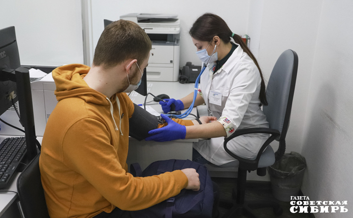 В рамках национальных проектов продолжается укрепление материальной базы больниц и ФАПов региона. Значит, и возможности для профилактики становятся шире. Фото: архив ИД «Советская Сибирь»