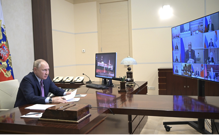 На совместном заседании Государственного совета и совета по науке и образованию Президент России Владимир Путин особо подчеркнул: страна должна полностью обеспечивать себя всем, и в первую очередь технологиями. Фото: kremlin.ru