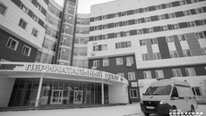 В областном перинатальном центре два реанимобиля, один из которых совершенно новый — его приобрели в начале года. Фото: Андрей Заржецкий
