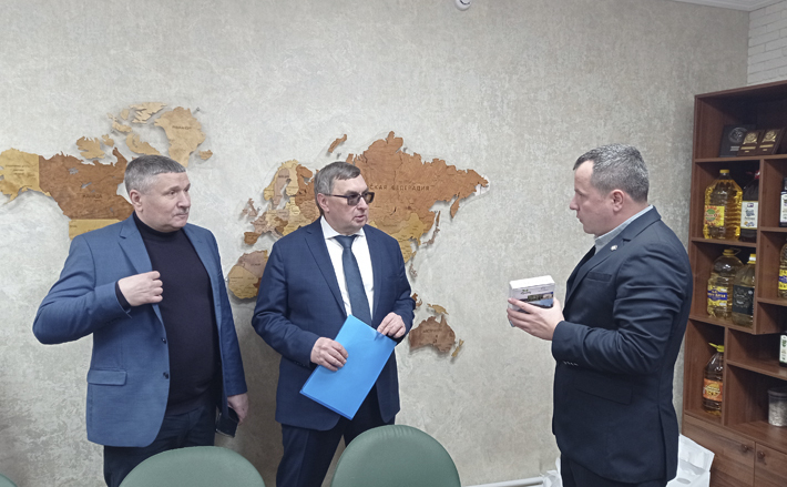 Объемы производства в новосибирской компании «Армаз» настолько интенсивно растут, что уже скоро здесь может быть введен круглосуточный режим работы. Фото: mcx.nso.ru