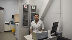 Фельдшер Елена Соколова готова принимать пациентов. Фото: nsr.nso.ru