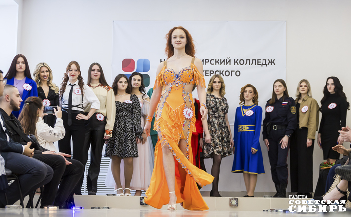 11-классница Виктория Буничева из Ленинского района поразила жюри восточным танцем и стала обладательницей титула «Мисс Весна». Фото: Андрей Заржецкий