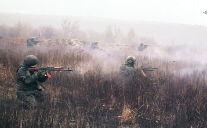 Российские военнослужащие, и сибиряки в том числе, воюют за победу. Они отступать не намерены, так как защищают интересы государства и мирного населения. Изображение: vk.com