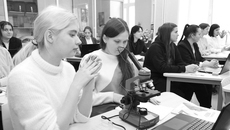 В лаборатории естествознания студенты узнают, как обращаться с компасом, описывать минералы и горные породы, анализировать атмосферные явления и многое другое. Фото: nso.ru