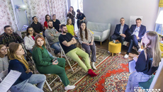 Участники форсайт-сессии не только обсудили перспективу создания ресурсного центра, но и презентовали его дизайн-проект. Еще они делились мнениями. Фото: Андрей Заржецкий