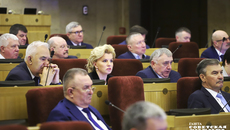 Депутаты Законодательного собрания высоко оценили совместную с правительством региона работу по исполнению наказов. Фото: Андрей Заржецкий