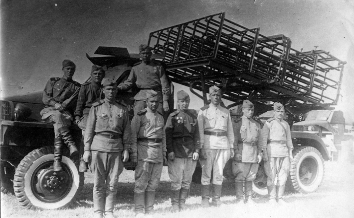 Боевой расчет БМ-31 Андрюша.