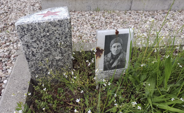 В 1987 году на польском и русском языках были изданы две книги «Память», в которых польский общественный деятель Януш Пшимановский собрал данные о советских солдатах, погибших при освобождении Польши. Среди 78 556 имен был и Николай Маликов. Фото предоставлено Сергеем Мостововым