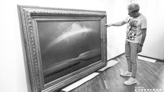 Доверить столько полотен Куинджи Новосибирску музейщики из Санкт-Петербурга отважились после масштабной выставки Сурикова, на которую сибиряки выстроились в очередь. Медитативные полотна Куинджи, скорее всего, тоже не получится смотреть в тишине и уединении: выставка вызвала ажиотаж у новосибирцев еще до открытия. Фото: Андрей Заржецкий