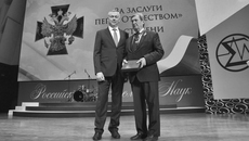 Андрей Травников, губернатор Новосибирской области (на фото слева):
— Мы гордимся успехами российской науки, достигнутыми за три столетия, за советский период, за ее новейшую историю. Во все времена главным вопросом, который приходилось решать, оставался трансфер результатов исследований в реальную жизнь, в экономику. В Новосибирской области удалось сформировать это объединение, соответствующее сегодняшнему дню. В его составе лежит исследовательский потенциал институтов Сибирского отделения Российской академии наук, наших университетов, которые все больше и больше заявляют о своих исследовательских амбициях, мощная средняя и высшая школа. Новым современным поясом внедрения является инфраструктура, примером которой служат Академпарк, инновационные компании как Академгородка, так и большого Новосибирска. Региональная власть оказывает содействие в развитии всех этих элементов. Фото: nso.ru