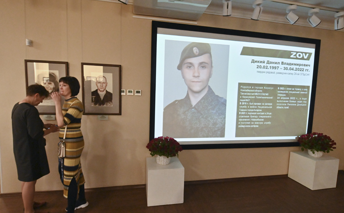 Сначала выставка разместилась в Сибирской мемориальной картинной галерее, сейчас находится в парке «Россия — моя история», затем ее можно будет посетить в районах области. Фото предоставлено Мариной Федуловой