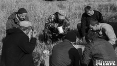 К сожалению, с каждым годом в аграрный сектор идет все меньше молодых специалистов. Туристы охотно едут к фермерам, чтобы подоить коров собственными руками, накосить травы — экзотика привлекает людей. Но только не настоящая, реальная работа в этой сфере. Фото: архив ИД «Советская Сибирь»