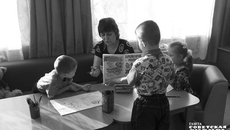 Раньше детей, оставшихся без попечения родителей, направляли в детские дома. Сейчас такие случаи единичны и, по сути, являются чрезвычайным происшествием. Фото: архив ИД «Советская Сибирь»
