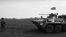 Тяжело, встречая ожесточенное сопротивление врага, наши ребята идут вперед, потому что убеждены: они защищают свою Родину, свою землю, свои семьи. Фото: кадры из видеопроекта «Сибирь фронтовая»