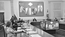 На оперативном совещании в правительстве глава региона Андрей Травников поручил продолжить работу по восстановлению прав обманутых дольщиков. Фото: nso.ru