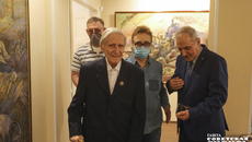 Одно из последних редакционных фото легендарного новосибирского живописца. Вениамин Карпович на творческой встрече в Сибирской мемориальной галерее в апреле 2021 года. Фото: Алексей Танюшин