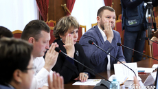 Депутаты Заксобрания обсудили результаты реализации госпрограммы по обеспечению жильем детей-сирот — чтобы решить проблему, ежегодно надо предоставлять квартиры и социальные выплаты 1250 очередникам. Фото: Андрей Заржецкий