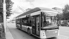Новые троллейбусы с запасом автономного хода в 30 км, приобретенные городом при поддержке областного бюджета, позволили заметно продлить существующие маршруты. Фото: Андрей Заржецкий