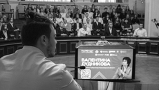 Встреча Валентины Дудниковой со студенчеством на минувшей неделе, открытый разговор на волнующие молодежь темы продемонстрировали, во-первых, что такой диалог интересен обеим сторонам, во-вторых, что юношество не боится задавать власти острые вопросы. Например: как сделать так, чтобы на госслужбу попадали исключительно люди высочайшего уровня профессионализма и с государственным мышлением? Фото: Александра Калугина