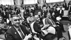 Церемония вручения наград федерального и регионального уровня состоялась в Большом зале правительства региона. Ее провели губернатор и первый вице-спикер Законодательного собрания. Фото: nso.ru
