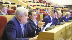 Парламентарии согласились с коллегой: вопрос по завершению концессионных объектов так или иначе придется решать, предстоит понять алгоритм. Справедливости ради уместно вспомнить, что и к проблеме долгостроев в жилищном секторе с обманутыми дольщиками тоже поначалу не знали, как подступиться. На федеральном уровне был создан механизм МИП, благодаря которому люди получают долгожданные квадраты. Тут главное — сохранять здравомыслие, не впадать в крайности и не использовать ситуацию, упаси бог, для набора политических очков в преддверии очередных выборов. Фото: Андрей Заржецкий